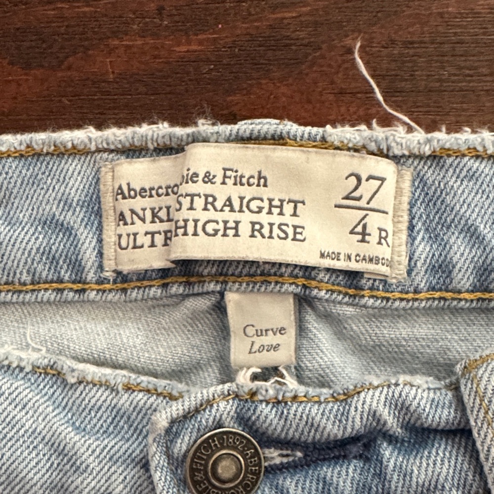 Abercrombie & Fitch Light Blue High-Rise Straight Jeans - Picture 2 of 3